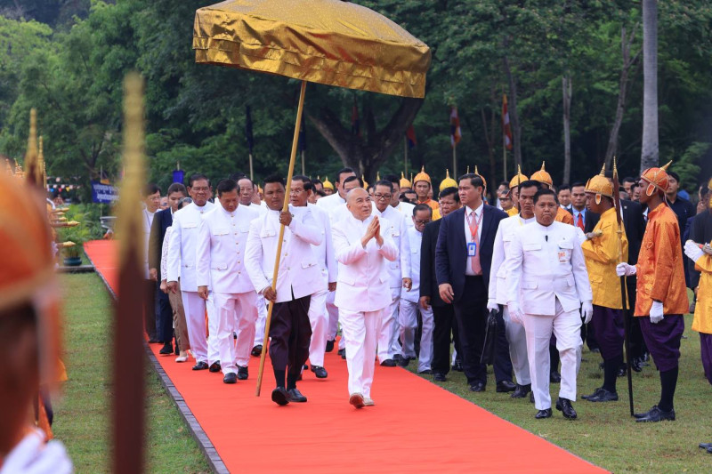 ព្រះរាជពិធីបួងសួងចម្រើនសេចក្តីសុខជូនព្រះរាជាណាចក្រកម្ពុជា នាព្រឹកថ្ងៃទី១៤ ខែមេសា ឆ្នាំ២០២៥ នៅបរិវេណប្រាសាទអង្គរវត្ត ខេត្តសៀមរាប